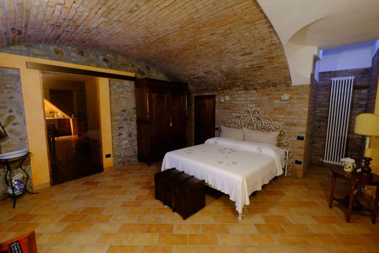 B&B La Corte Suites Саличе-Терме Экстерьер фото