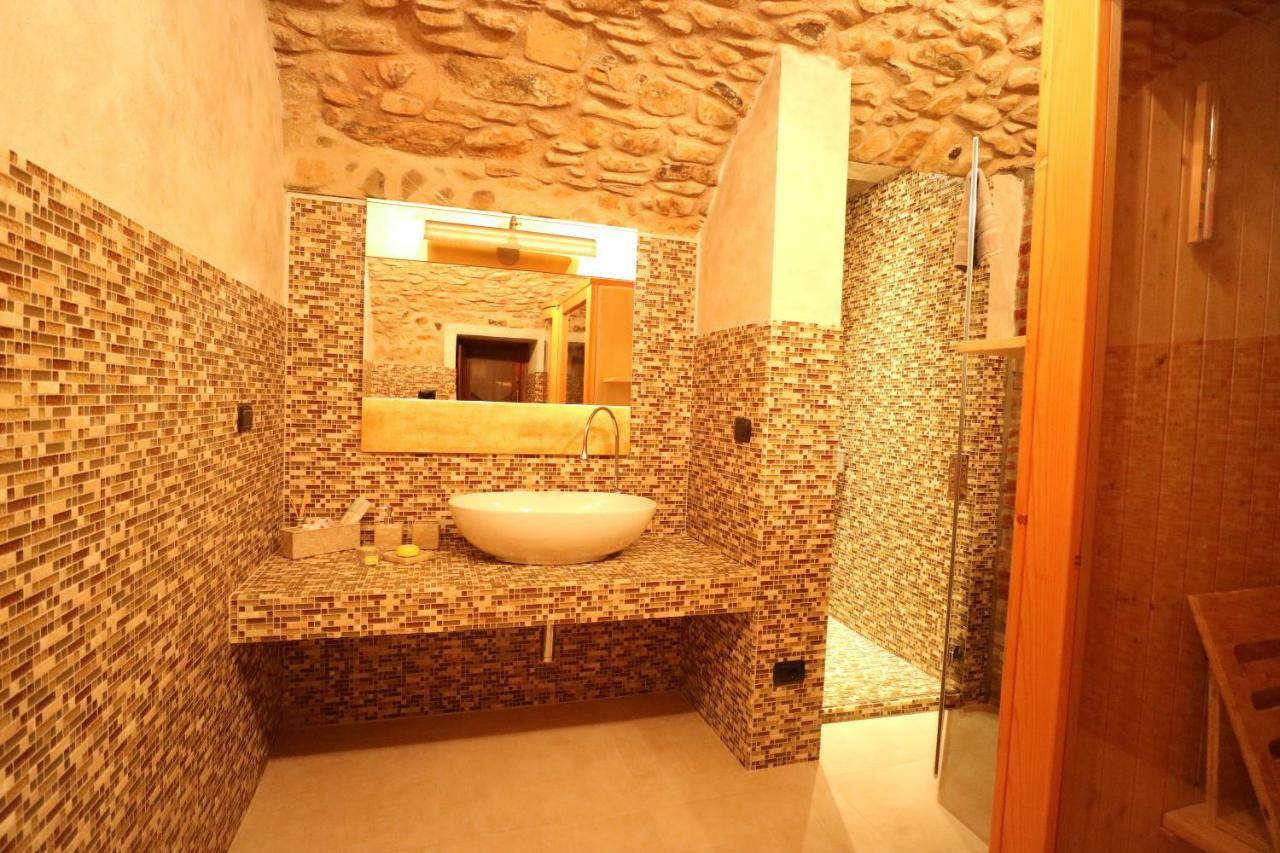 B&B La Corte Suites Саличе-Терме Экстерьер фото